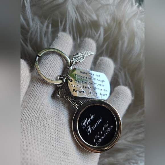 Memorial Keychain – Angel Wing Charm, Photo Frame & Engraved Message - Picture 4 of 7
